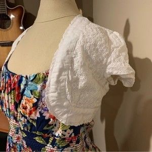 Medium white shoulder cover to wear with dress
